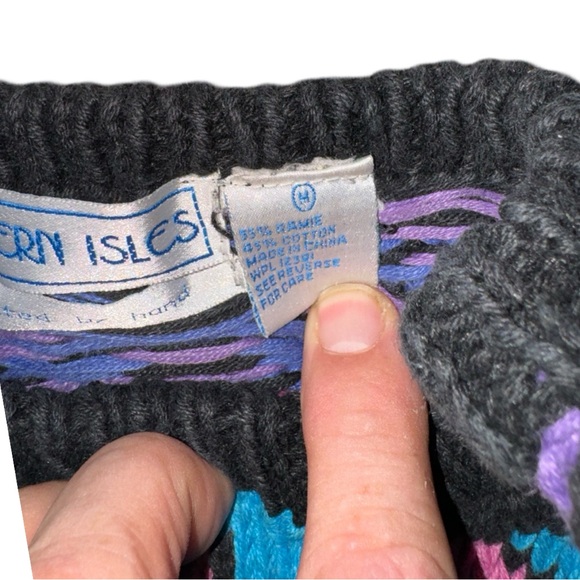 Vintage 80’s Northern Isles Hand Knit Heavy Sweater: Geomteric Shapes: Medium - Picture 2 of 7